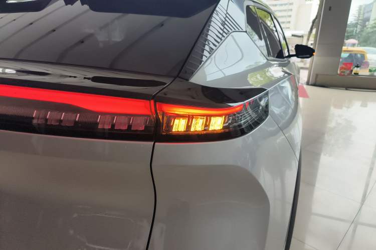 Used Dongfeng Aeolus Mage 2025 1.5T JingShang Edition Right Rear Taillight