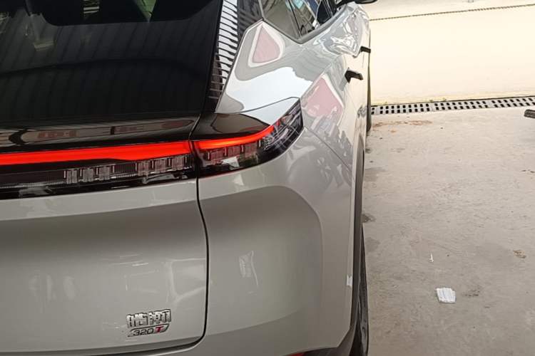 Used Dongfeng Aeolus Mage 2025 1.5T Luxury Version Right Rear Taillight