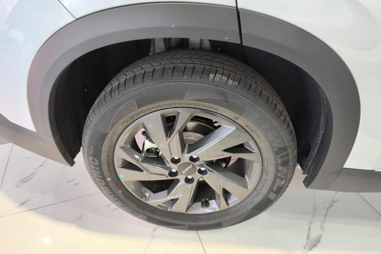 Used Dongfeng Aeolus Mage 2025 1.5T JingShang Edition Right Rear Wheel Hub