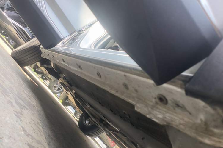 Used Dongfeng Aeolus Mage 2025 1.5T Luxury Version Right Side Sill
