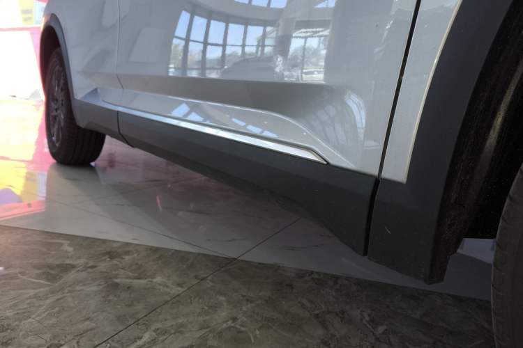 Used Dongfeng Aeolus Mage 2025 1.5T JingShang Edition Right Side Sill