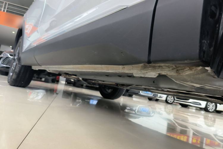 Used Dongfeng Aeolus Mage 2025 1.5T JingShang Edition Right Side Sill