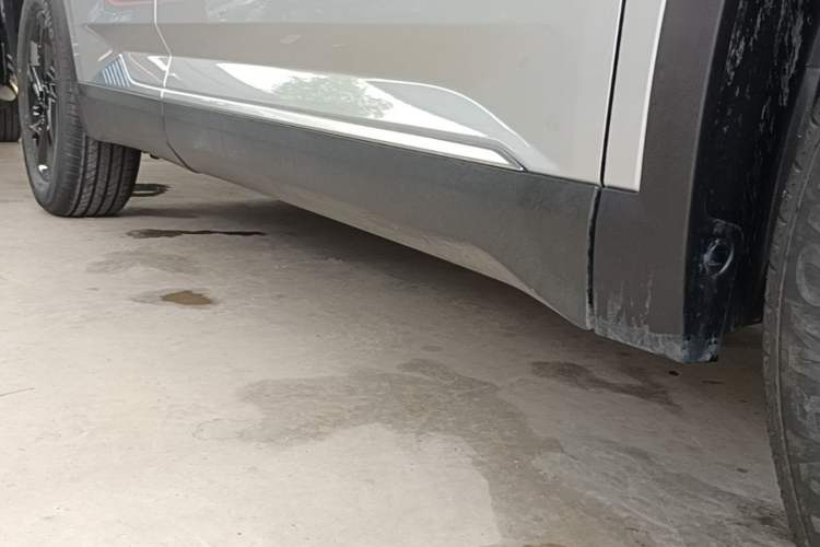 Used Dongfeng Aeolus Mage 2025 1.5T Luxury Version Right Side Sill
