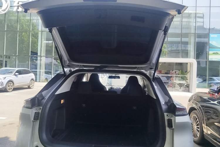 Used Dongfeng Aeolus Mage 2025 1.5T JingShang Edition Trunk
