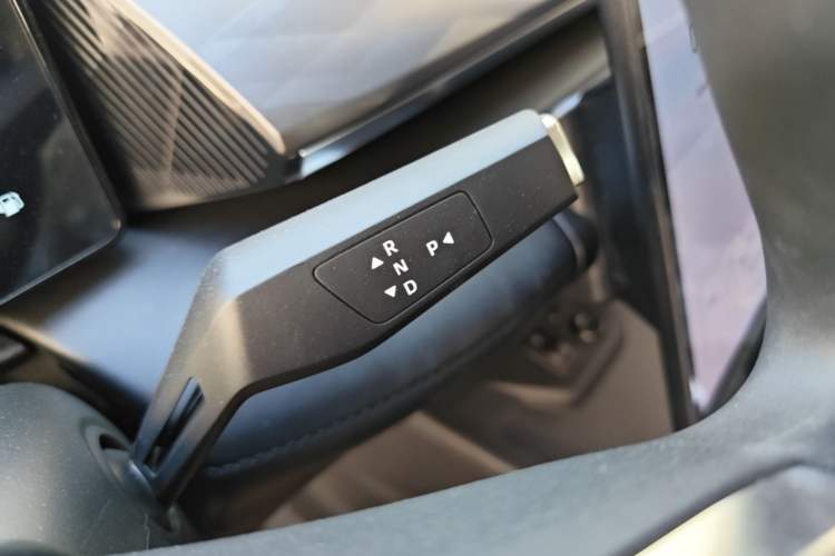 Used Dongfeng Aeolus Mage 2026 Model, 1.5T ZhiShang Version Gear Lever