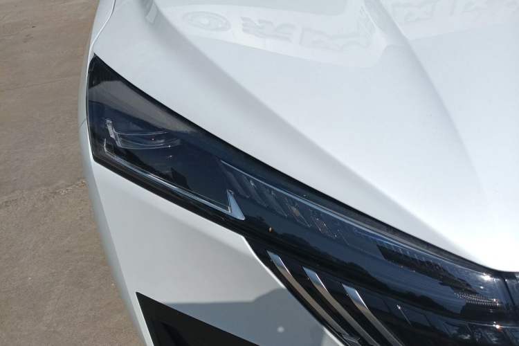 Used Dongfeng Aeolus Mage 2026 Model, 1.5T ZhiShang Version Right Front Headlight