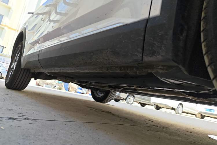 Used Dongfeng Aeolus Mage 2026 Model, 1.5T ZhiShang Version Right Side Sill