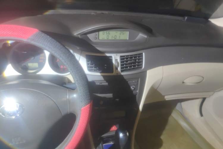 Used Dongfeng Aeolus S30 2009 1.6L Automatic Luxury Model Audio And AC Panel