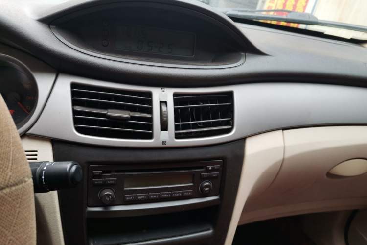 Used Dongfeng Aeolus S30 2009 1.6L Automatic Zunya Model Audio And AC Panel