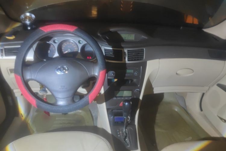 Used Dongfeng Aeolus S30 2009 1.6L Automatic Luxury Model Center Console