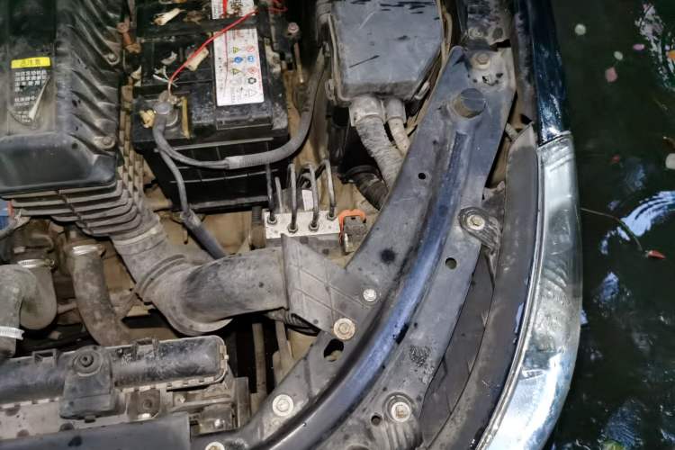 Used Dongfeng Aeolus S30 2011 1.6L Manual Zunya Model Engine Bay Left