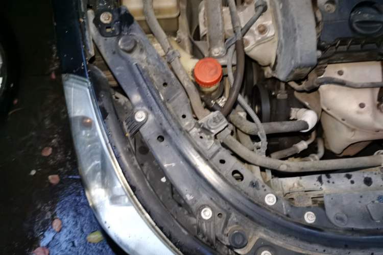 Used Dongfeng Aeolus S30 2011 1.6L Manual Zunya Model Engine Bay Right