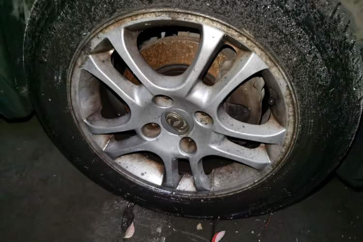 Used Dongfeng Aeolus S30 2011 1.6L Manual Zunya Model Right Front Wheel Hub