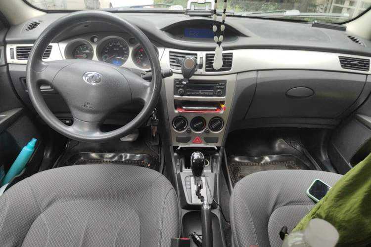 Used Dongfeng Aeolus S30 2011 1.6L Automatic Zunya Model Center Console