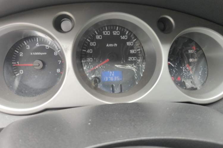 Used Dongfeng Aeolus S30 2011 1.6L Automatic Zunya Model Odometer Close Up