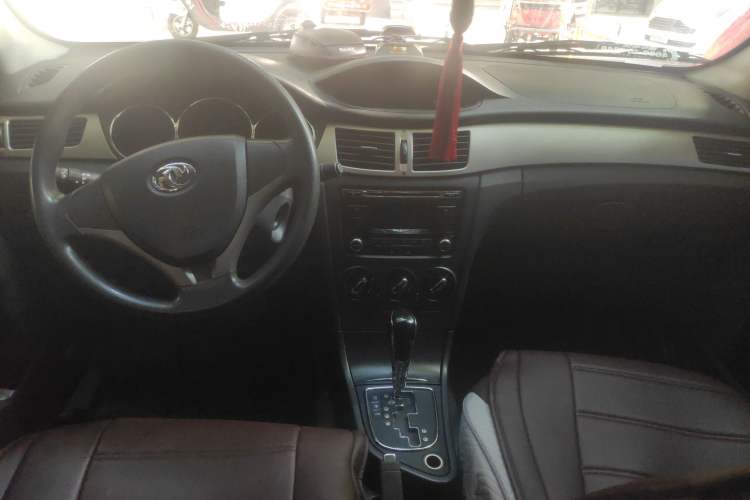 Used Dongfeng Aeolus S30 2011 1.6L Automatic Zunya Model Center Console