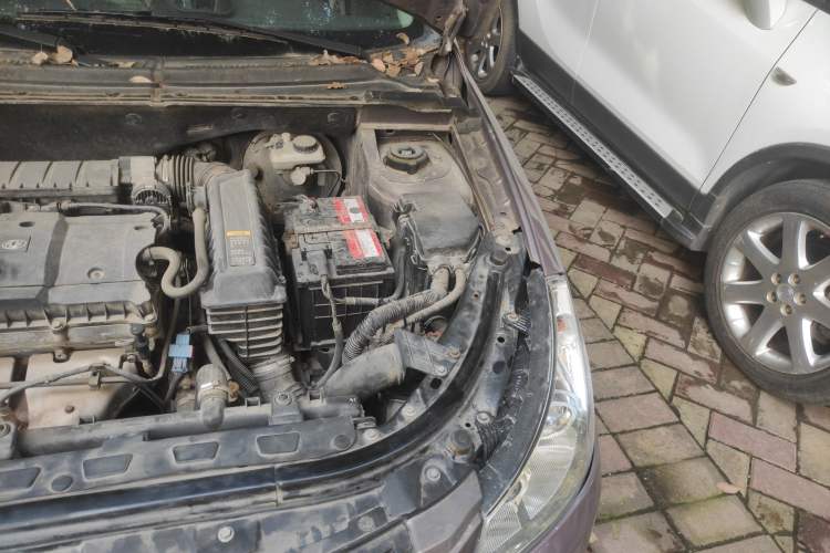 Used Dongfeng Aeolus S30 2011 1.6L Automatic Zunya Model Engine Bay Left