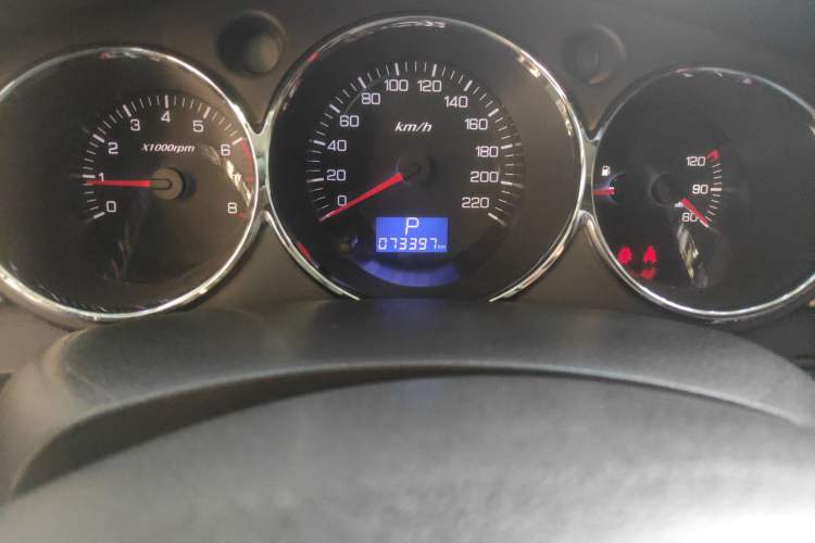 Used Dongfeng Aeolus S30 2011 1.6L Automatic Zunya Model Odometer Close Up