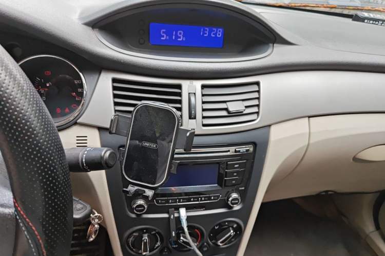 Used Dongfeng Aeolus S30 2011 1.6L Automatic Zunya Model Audio And AC Panel