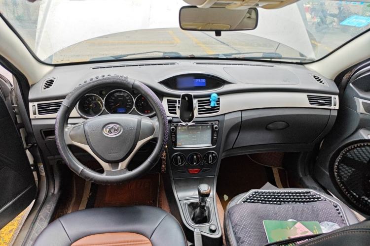 Used Dongfeng Aeolus S30 2011 1.6L Manual Zunya Model Center Console