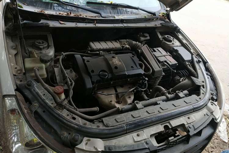 Used Dongfeng Aeolus S30 2011 1.6L Automatic Zunya Model Engine Bay