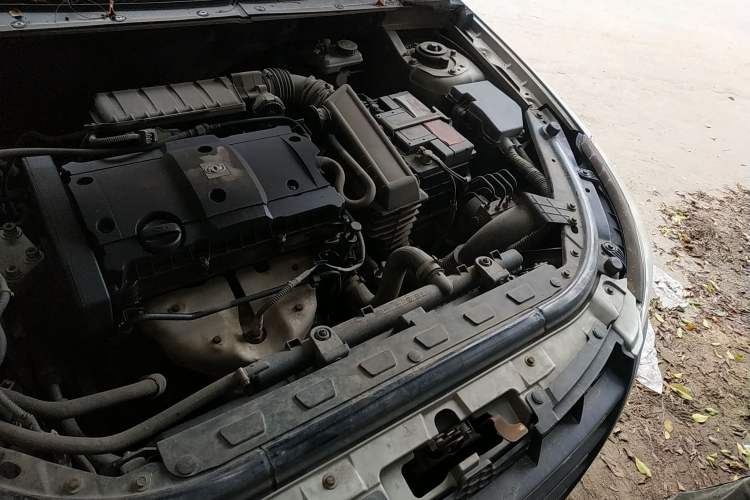 Used Dongfeng Aeolus S30 2011 1.6L Automatic Zunya Model Engine Bay Left
