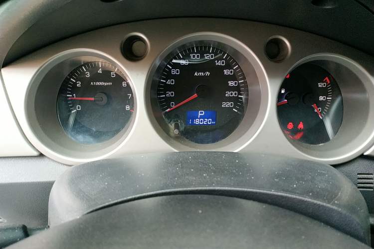 Used Dongfeng Aeolus S30 2011 1.6L Automatic Zunya Model Odometer Close Up