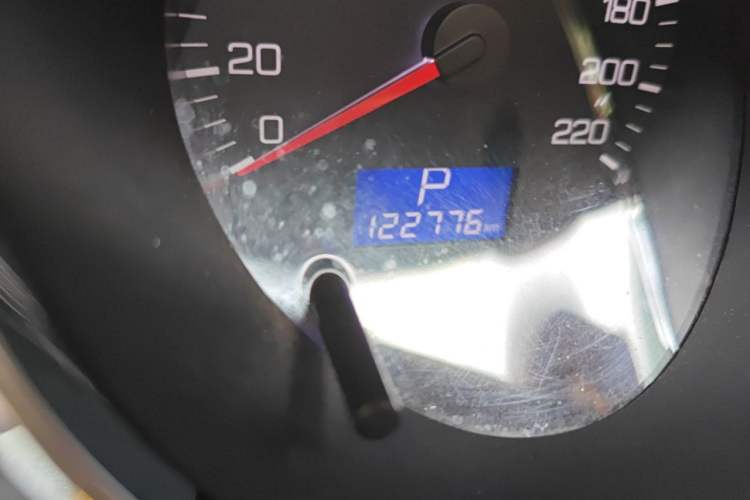 Used Dongfeng Aeolus S30 2011 1.6L Automatic Zunya Model Odometer Close Up