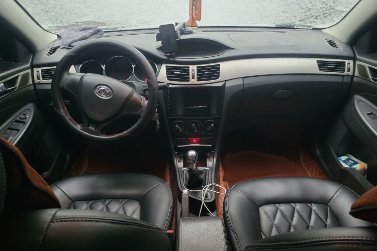 Used Dongfeng Aeolus S30 2012 1.6L Manual Zunya Model Center Console