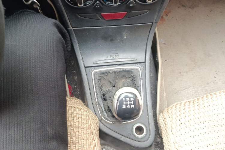 Used Dongfeng Aeolus S30 2012 1.6L Manual Zunya Model Gear Lever