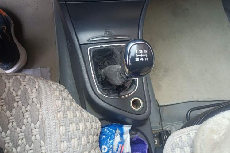 Used Dongfeng Aeolus S30 2012 1.6L Manual Zunya Model Gear Lever