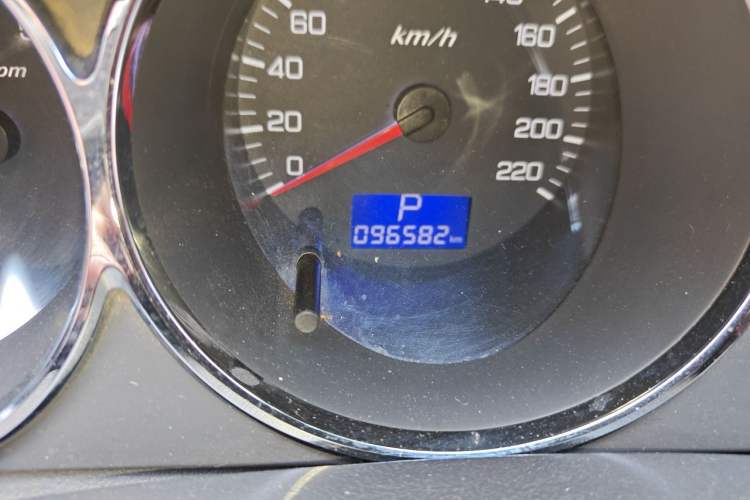 Used Dongfeng Aeolus S30 2012 1.6L Automatic Zunya Model Odometer Close Up