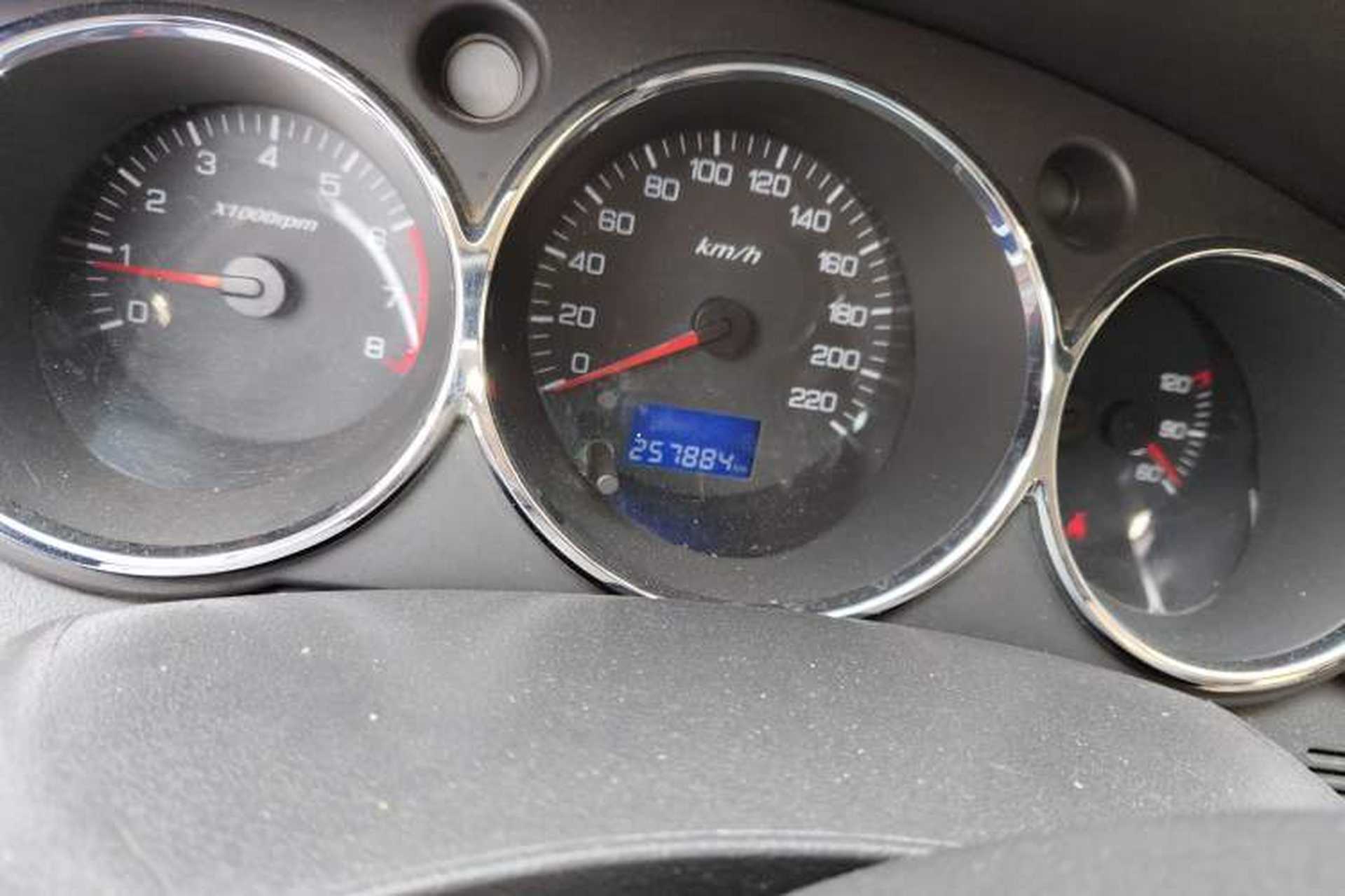 Used Dongfeng Aeolus S30 2012 1.6L Manual Zunya Model CNG Odometer Close Up