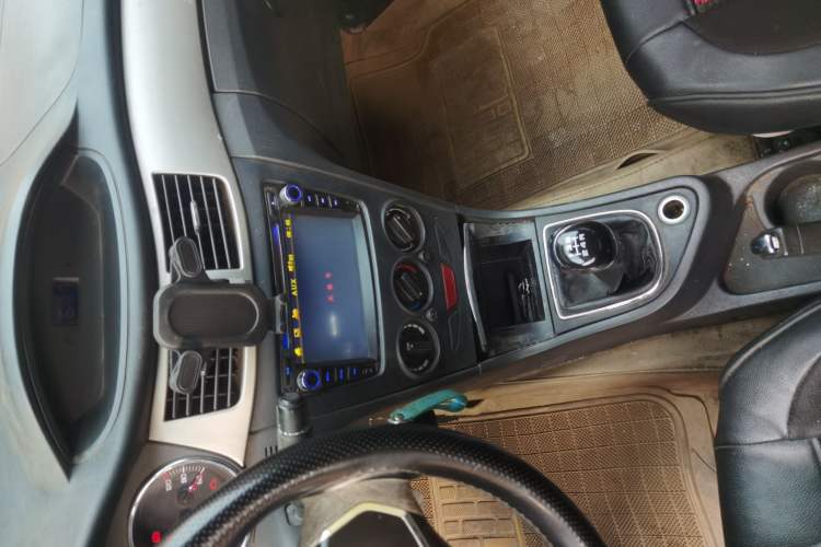 Used Dongfeng Aeolus S30 2013 1.6L Manual Entry-Level Model Audio And AC Panel