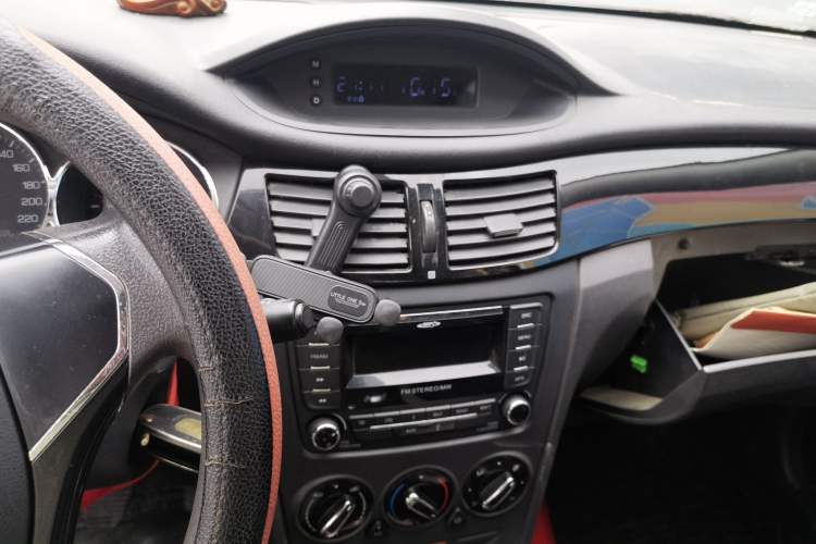 Used Dongfeng Aeolus S30 2013 1.6L Manual Entry-Level Model Audio And AC Panel