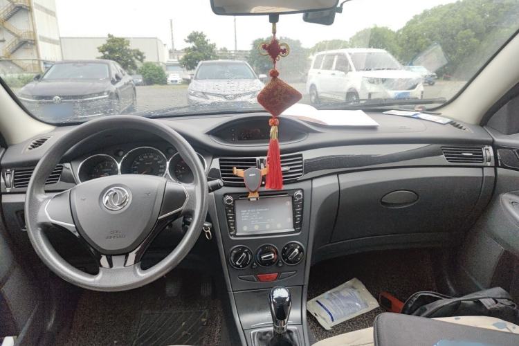 Used Dongfeng Aeolus S30 2013 1.6L Manual Zunya Model Center Console