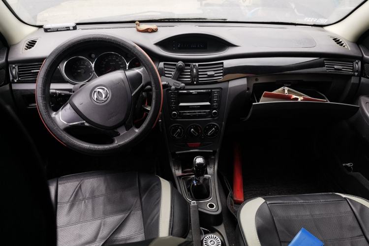 Used Dongfeng Aeolus S30 2013 1.6L Manual Entry-Level Model Center Console