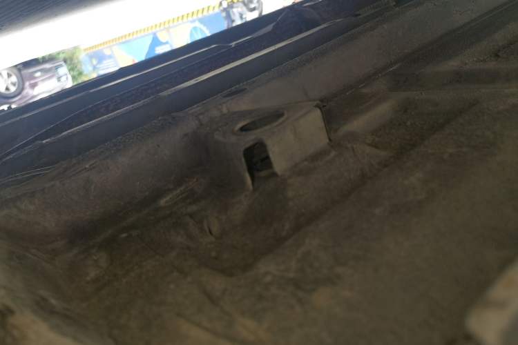 Used Dongfeng Aeolus S30 2013 1.6L Manual Entry-Level Model Chassis Front Right