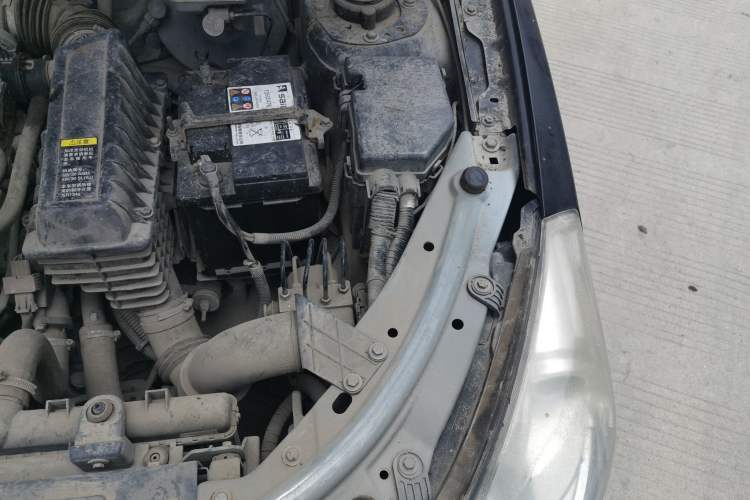 Used Dongfeng Aeolus S30 2013 1.6L Manual Entry-Level Model Engine Bay Left