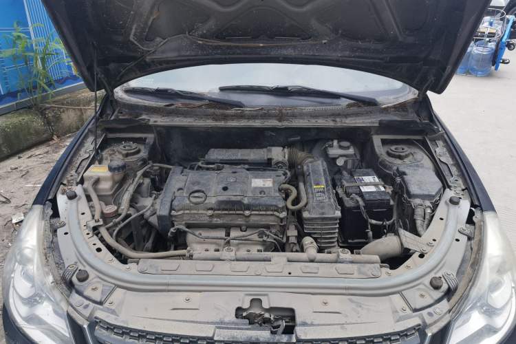 Used Dongfeng Aeolus S30 2013 1.6L Manual Entry-Level Model Engine Bay