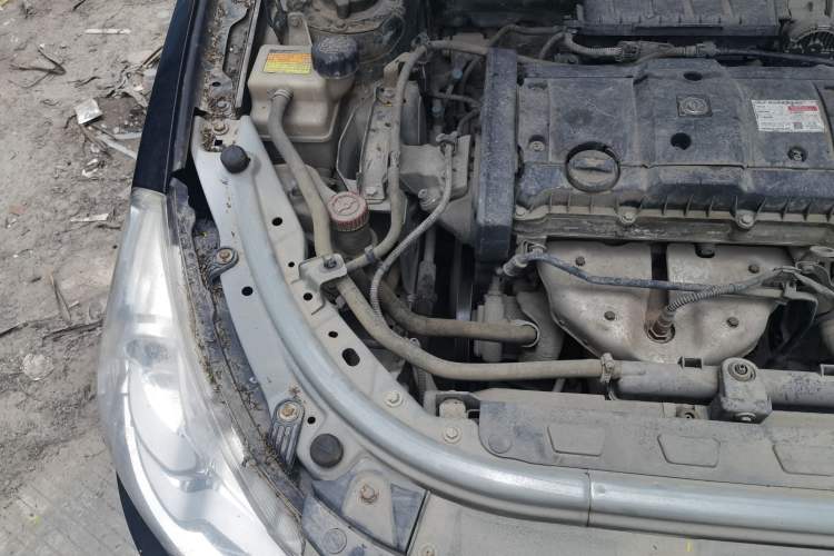 Used Dongfeng Aeolus S30 2013 1.6L Manual Entry-Level Model Engine Bay Right