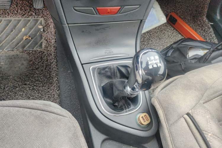 Used Dongfeng Aeolus S30 2013 1.6L Manual Zunya Model Gear Lever