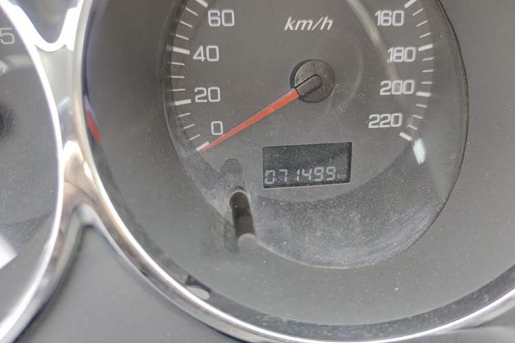 Used Dongfeng Aeolus S30 2013 1.6L Manual Zunya Model Odometer Close Up