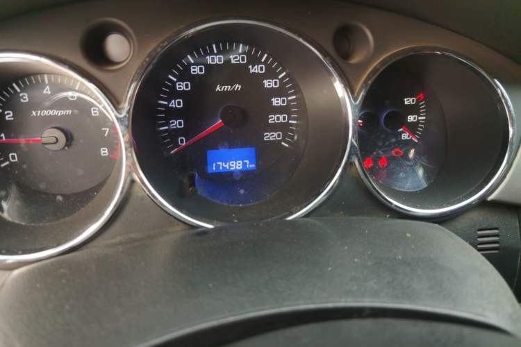 Used Dongfeng Aeolus S30 2013 1.6L Manual Entry-Level Model Odometer Close Up