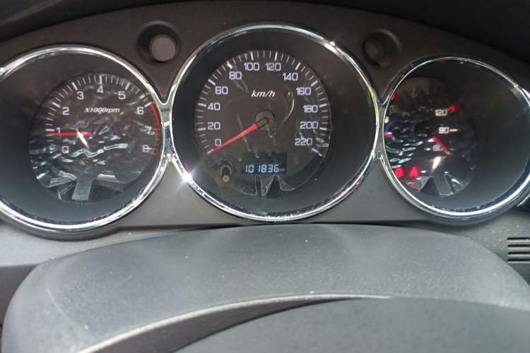 Used Dongfeng Aeolus S30 2013 1.6L Manual Zunya Model Odometer Close Up