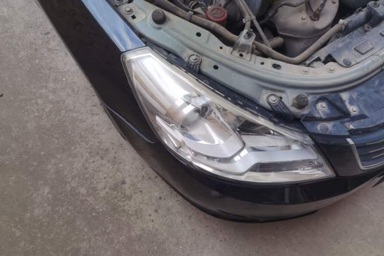 Used Dongfeng Aeolus S30 2013 1.6L Manual Entry-Level Model Right Front Headlight