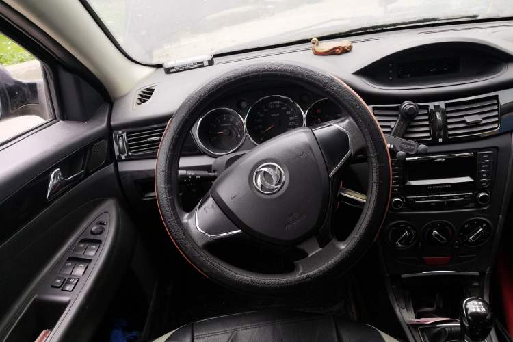 Used Dongfeng Aeolus S30 2013 1.6L Manual Entry-Level Model Steering Wheel