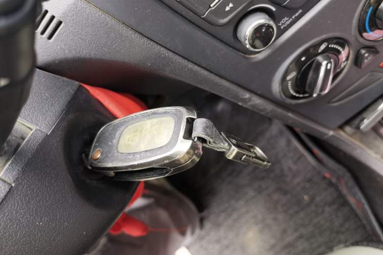 Used Dongfeng Aeolus S30 2013 1.6L Manual Entry-Level Model Vehicle Key