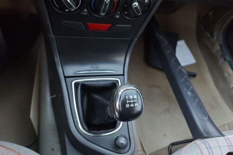 Used Dongfeng Aeolus S30 2013 1.5L Manual Zunya Model Gear Lever