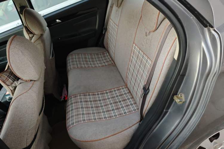 Used Dongfeng Aeolus S30 2013 1.5L Manual Zunya Model Interior 4